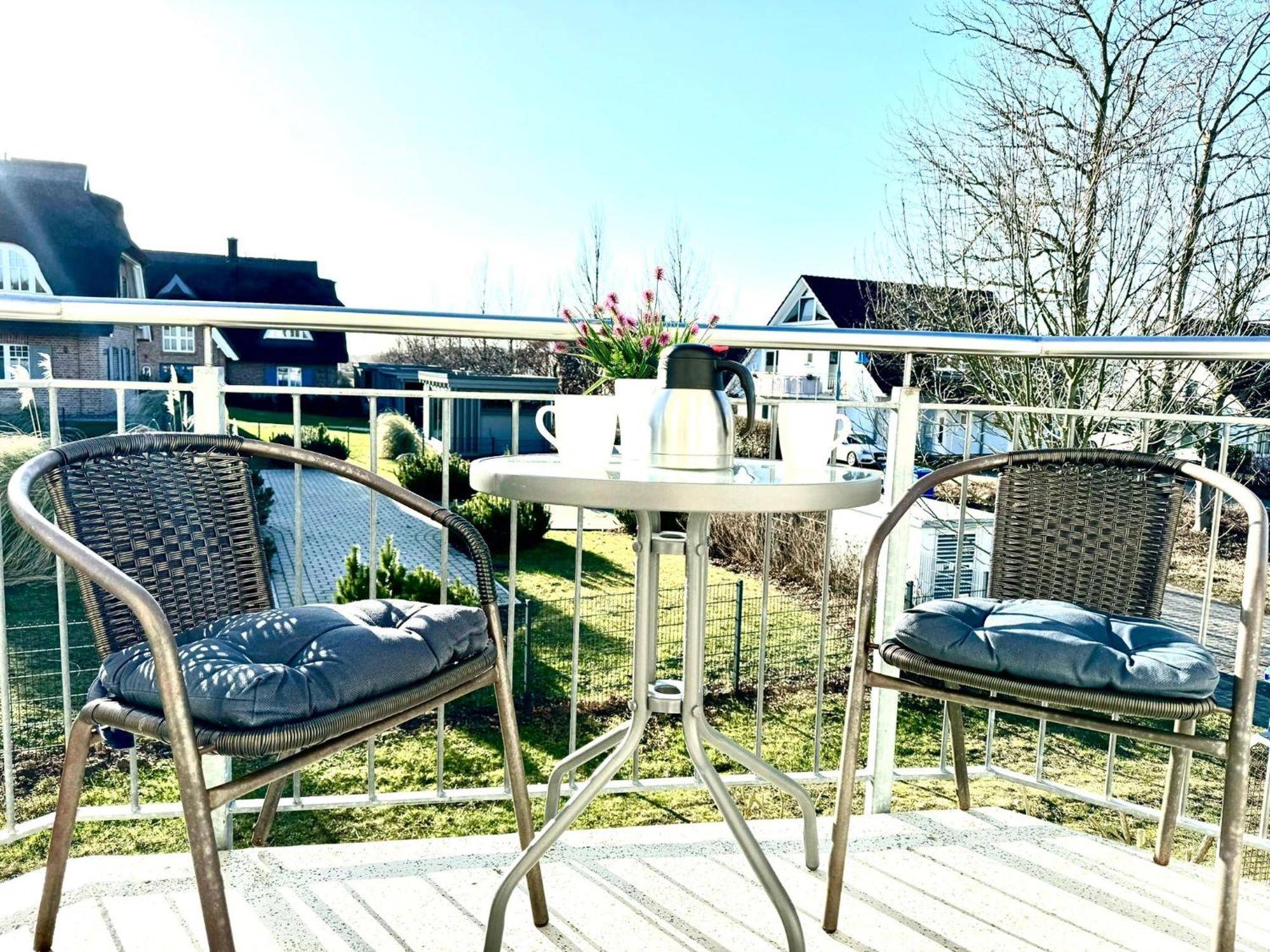 Strandhaus Moenchgut Bed & Breakfast Lobbe Goehren  Exterior photo